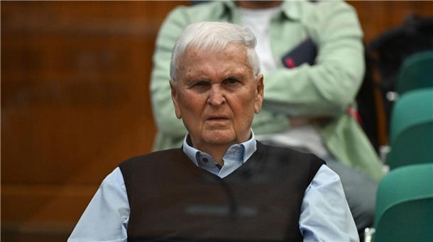 Anwalt über DFB-Prozess: „Abenteuerliche Verrenkungen“ Verfolgte den Auftakt des Steuerprozesses als Zuschauer: Ex-DFB-Präsident Theo Zwanziger.