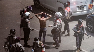 Verhaftungen nach Protesten in Myanmar im Jahr 2021 (Symbolbild).