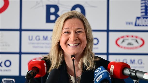Verkündet lachend ihren Rücktritt: Claudia Pechstein.