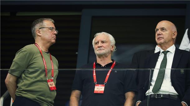 DFB-Geschäftsführer Rettig: 0:2 hat „Spuren hinterlassen“ Verspricht einen anderen Auftritt im nächsten Spiel: DFB-Geschäftsführer Andreas Rettig (l).