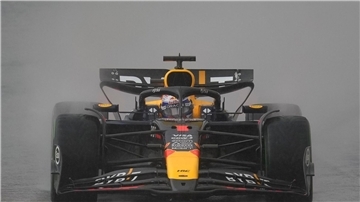 Verstappen liefert eine weltmeisterliche Leistung ab. 