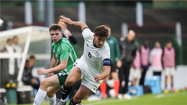 U21 mit spätem „Punch“ gegen Nordirland - Trainer „gealtert“ Versuchte immer wieder, das deutsche Spiel anzukurbeln: U21-Kapitän Tom Bischof (vorne).