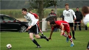 Verteidiger Tobias Detjen (links) erzielte das zwischenzeitliche Tor zum 1:0. (Archivbild)