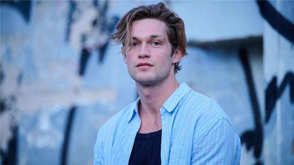 Verträumter und zugleich wachsamer Blick auf die Welt: Damian Hardung.