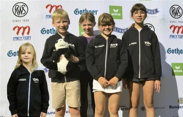 Vertraten bei den Deutschen Meisterschaften im Lichtschießen die Farben des Schützenvereins Spreckens: (von links) Alea Ropers, Jarno Tönjes, Lina Beecken, Svea Klintworth und Frieda Gerdel.