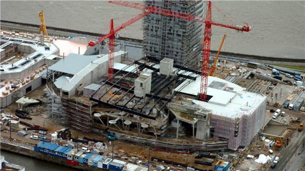 100 Millionen Euro und 100 Firmen: Wissen Sie noch, wie das Klimahaus entstand? Verzögerungen: Das Klimahaus sollte ursprünglich im Sommer 2007 eröffnet werden. Da die Stadt Bremerhaven zwischenzeitlich die Bauarbeiten neu ausschreiben musste, verzögerte sich die Fertigstellung.