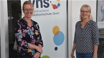 VHS-Leiterin Andrea Stephan und ihre Stellvertreterin Anne Cordes wollen die VHS Zeven fit für die Zukunft machen.