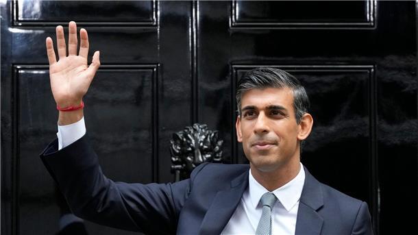 Premier Sunak überrascht Regierungsmitarbeiter mit Anruf Via Twitter dankte Großbritanniens Premier Sunak allen Britinnen und Briten, die an Weihnachten arbeiten, für ihr „Opfer“.