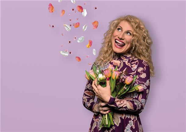 „My Fair Lady“: Neue Inszenierung im Stadttheater Bremerhaven feiert Premiere Lachende Frau Blumenstrauss