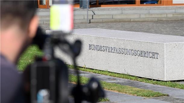 Panne am Verfassungsgericht? Wahlrechtsurteil vorab im Netz Viel Aufmerksamkeit hat das Bundesverfassungsgericht wegen der Urteilsverkündung zur Wahlrechtsreform.