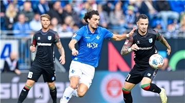 Viel Mittelfeld-Kampf beim Zweitliga-Duell in Darmstadt.