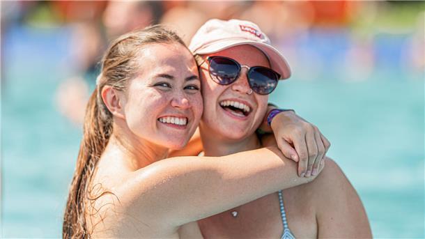 Viel Musik, noch mehr Sonne und zwischendurch der Pool: Das war der Super-Samstag auf dem Deichbrand-Festival.
