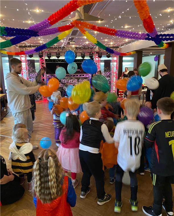 Viel Spaß hatten die Jungen und Mädchen bei der vom Pfeifenclub organisierten Kindermaskerade.