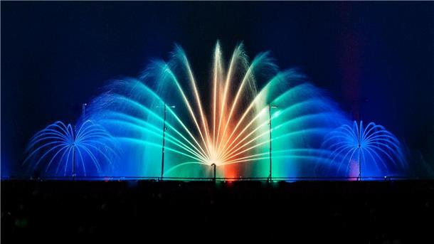 Wassershows beim Landhuus Bieber in Butjadingen: Das wird geboten Viel Wasser, viele Lichteffekte, viel Musik - das alles wird an Pfingsten in Isens geboten.