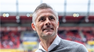 Viel wird über die Zukunft von Schalke-Trainer Kees van Wonderen diskutiert.