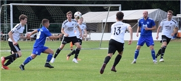 Vielbeinig und konzentriert verteidigten die Defensiv-Spieler des SV Ippensen im ersten Spiel gegen den FC Verden II.