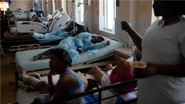 Nach Hurrikan „Melissa“: Ärzte in Jamaika am Limit Viele Ärzte arbeiten seit Tagen ohne Pause.