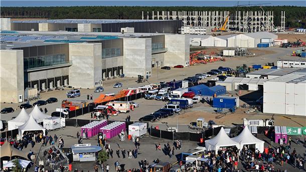 Der Blick auf die neue Tesla-Fabrik.