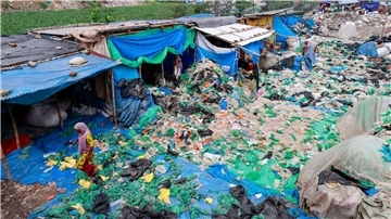 Viele Entwicklungsländer versinken mangels Recyclingmöglichkeiten in Plastikmüll. (Archivbild)
