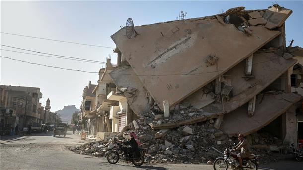 Nur wenige syrische Flüchtlinge verlassen Deutschland Viele Häuser in Syrien sind im Krieg zerstört worden. Dass jetzt Binnenvertriebene und auch einige Flüchtlinge zurückkehren, sorgt dafür, dass Wohnraum noch knapper wird. (Archivfoto)