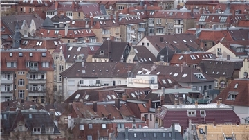 Viele Immobilienbesitzer tun sich mit der Abgabe der Feststellungserklärung für die neue Grundsteuer noch schwer.