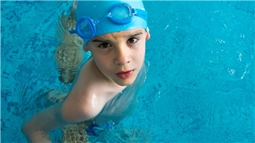 Viele Kinder können dieses Jahr keinen Schwimmkurs belegen. Zu den ohnehin schon vielen Nichtschwimmern kommen jetzt noch mehr dazu.