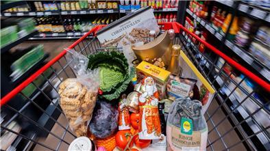 Viele Kunden wollen beim Weihnachtseinkauf in diesem Jahr auf günstigere Preise achten.