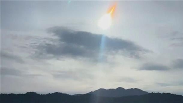 Asteroid verglüht als Feuerball über den Philippinen Viele Menschen auf den Philippinen posteten Videos des Himmelsspektakels (Foto aktuell).