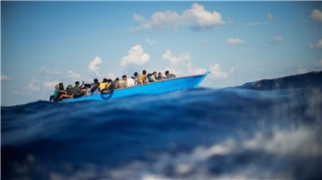 Viele Migranten versuchen die lebensgefährliche Überfahrt in oft seeuntauglichen Booten.