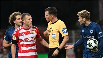 Viele Schiedsrichter, hier Harm Osmers, standen in der zweiten Pokal-Runde im Fokus.