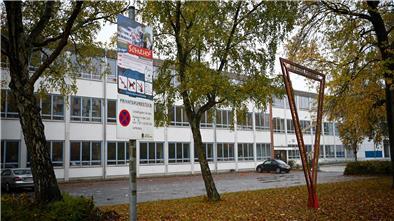 Viele Schüler der Heinrich-Heine-Schule und von fünf weiteren Schulen in Bremerhaven müssen wegen des Corona-Verdachts zu Hause bleiben.