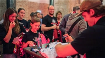 Vier Profis, viele Fans – die Fischtown Pinguins sorgten bei einem exklusiven Treffen für NZ-Plusabonnenten für strahlende Gesichter.