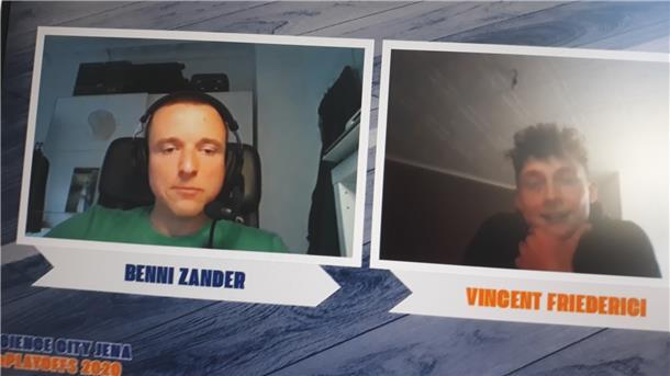 Eisbären-Talent Friederici kann virtueller Meister werden Vincent Friederici im Gespräch mit Magentasport-Experte Benni Zander (links), der die ePlayofs der ProA kommentiert.