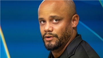 Vincent Kompany bei der Pressekonferenz in Zypern.