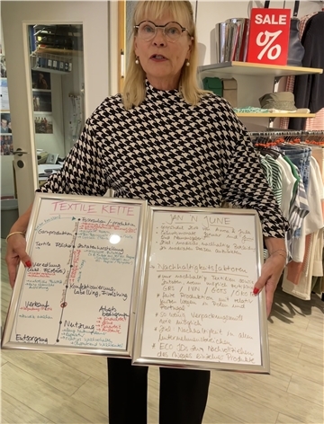Viola Buller bietet in ihrem Nordenhamer Modegeschäft ein veganes und nachhaltig produziertes Modelabel an.
