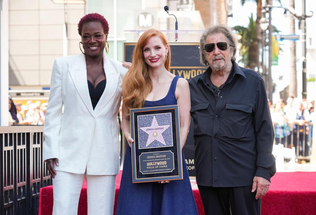 Hollywood-Stern für Jessica Chastain - Al Pacino feiert mit Viola Davis und Al Pacino zollen Jessica Chastain Tribut.