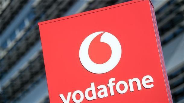 Vodafone und Microsoft vereinbaren KI-Partnerschaft Vodafone will in den kommenden zehn Jahren 1,37 Mrd. Euro in die Dienste investieren, die gemeinsam mit Microsoft entwickelt würden.