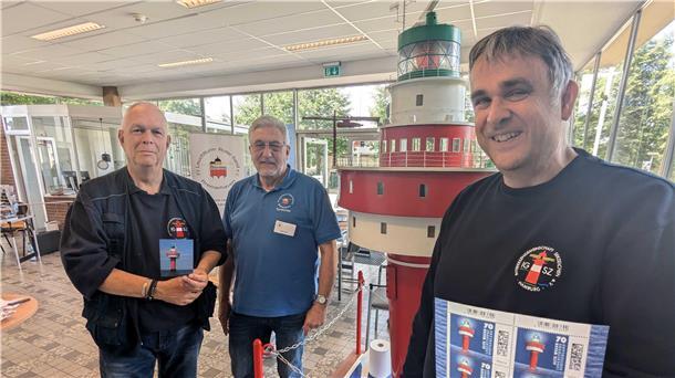 Volker Siemers, Rolf Pilz und Dieter Stephan haben mit Ehrenamtlichen und dem WSA den Leuchtturm-Tag organisiert.