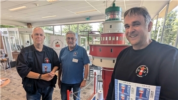 Volker Siemers, Rolf Pilz und Dieter Stephan haben mit Ehrenamtlichen und dem WSA den Leuchtturm-Tag organisiert.