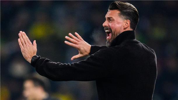 Dortmunder Arbeitssieg nach Augsburger Torgeschenk Voller Einsatz am Spielfeldrand: FCA-Coach Sandro Wagner.