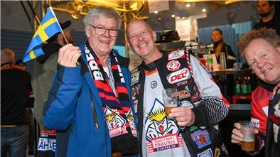 Voller Vorfreude treffen sich die Eishockey-Fans zum Champions-Hockey-League-Duell mit dem schwedischen Meister an der Eisarena.