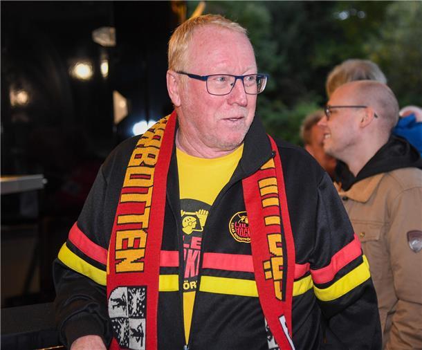 Voller Vorfreude treffen sich die Eishockey-Fans zum Champions-Hockey-League-Due...