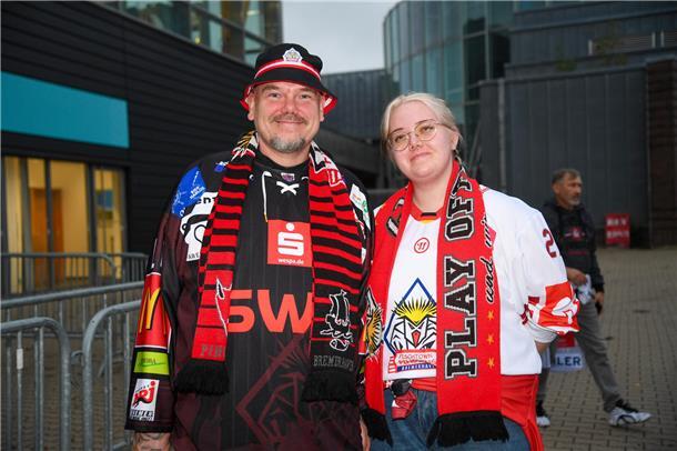 Voller Vorfreude treffen sich die Eishockey-Fans zum Champions-Hockey-League-Due...