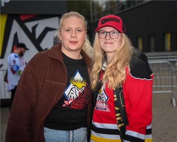 Voller Vorfreude treffen sich die Eishockey-Fans zum Champions-Hockey-League-Due...