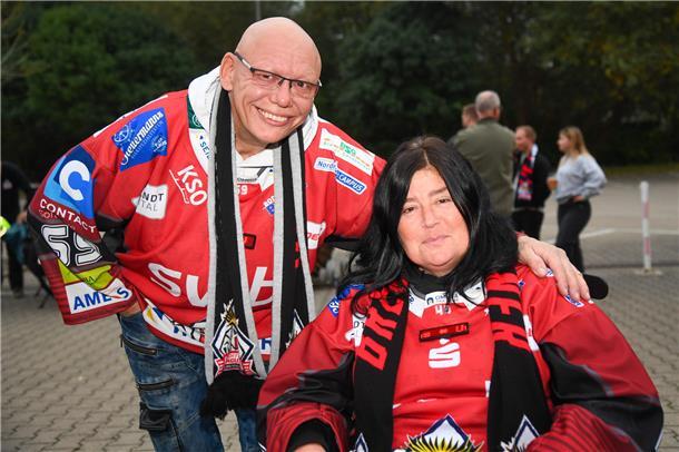 Voller Vorfreude treffen sich die Eishockey-Fans zum Champions-Hockey-League-Due...