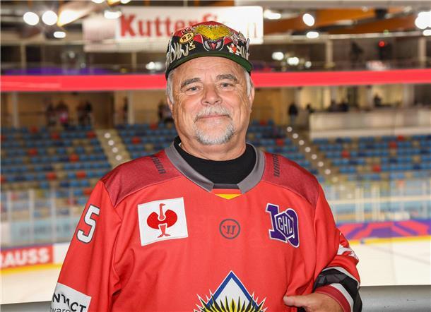 Voller Vorfreude treffen sich die Eishockey-Fans zum Champions-Hockey-League-Due...