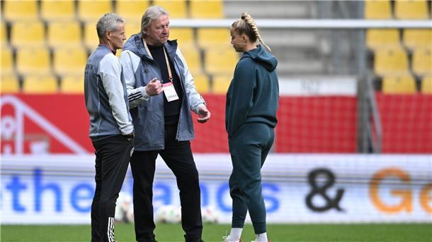 Vom EM-Fieber und dem Auftreten der DFB-Männer wollen Horst Hrubesch Fußballerinnen etwas in ihren Olympia-Sommer mitnehmen.
