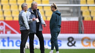 Vom EM-Fieber und dem Auftreten der DFB-Männer wollen Horst Hrubesch Fußballerinnen etwas in ihren Olympia-Sommer mitnehmen.