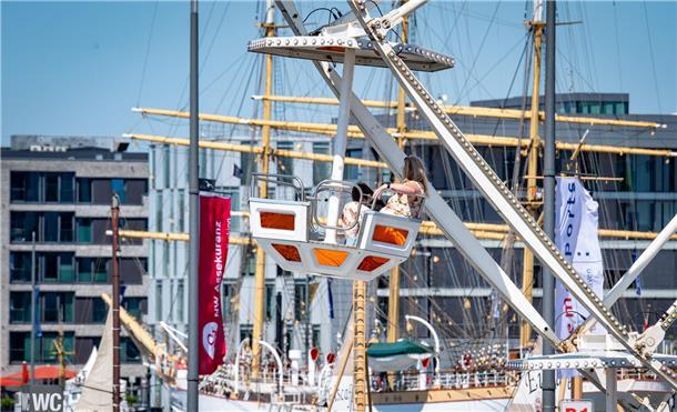 Das sind die besten Foto-Spots für die Maritimen Tage in Bremerhaven Das Riesenrad auf den Maritimen Tagen 2023 in Bremerhaven.