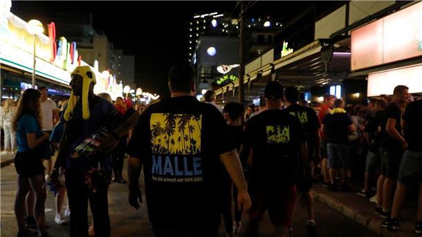 Vom Türsteher angegriffen: Statt zum Feiern in die Clubs auf der Schinkenstraße ging es für einen Mallorca-Touristen ins Krankenhaus.